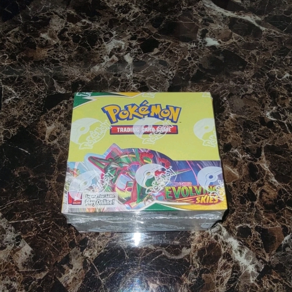 Pokemon Evolving Skies Trading Card Box